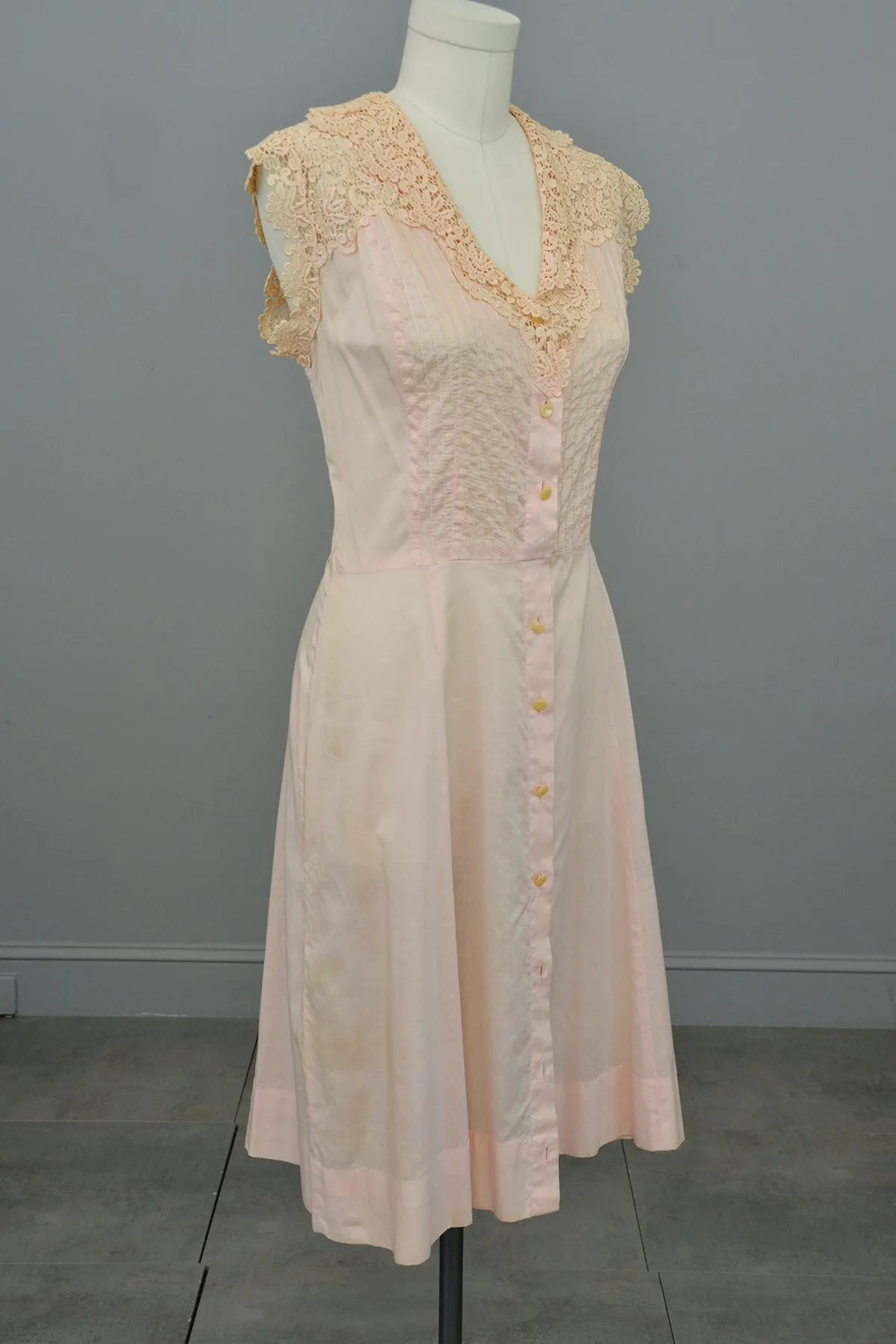 1940s 50s Light Pink Housedress with Crochet detail | 40s Dress | Size L