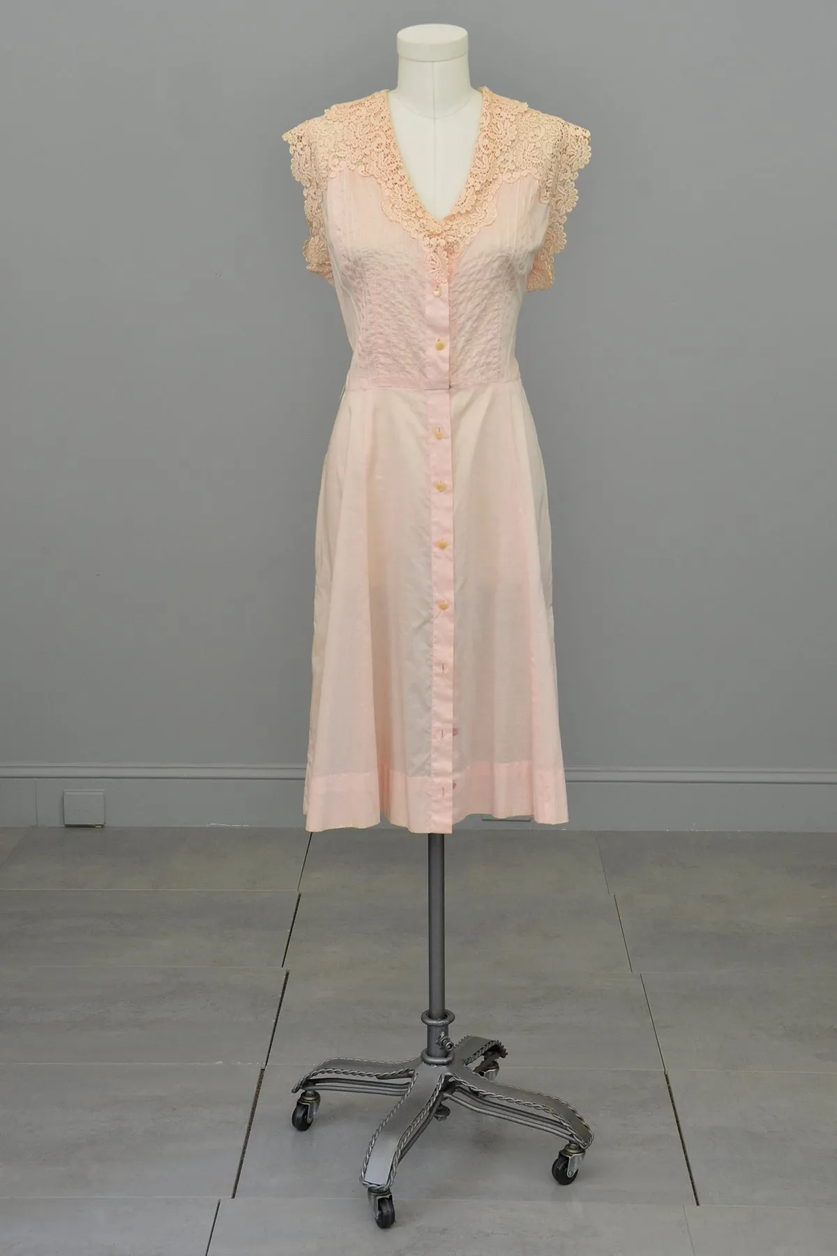 1940s 50s Light Pink Housedress with Crochet detail | 40s Dress | Size L