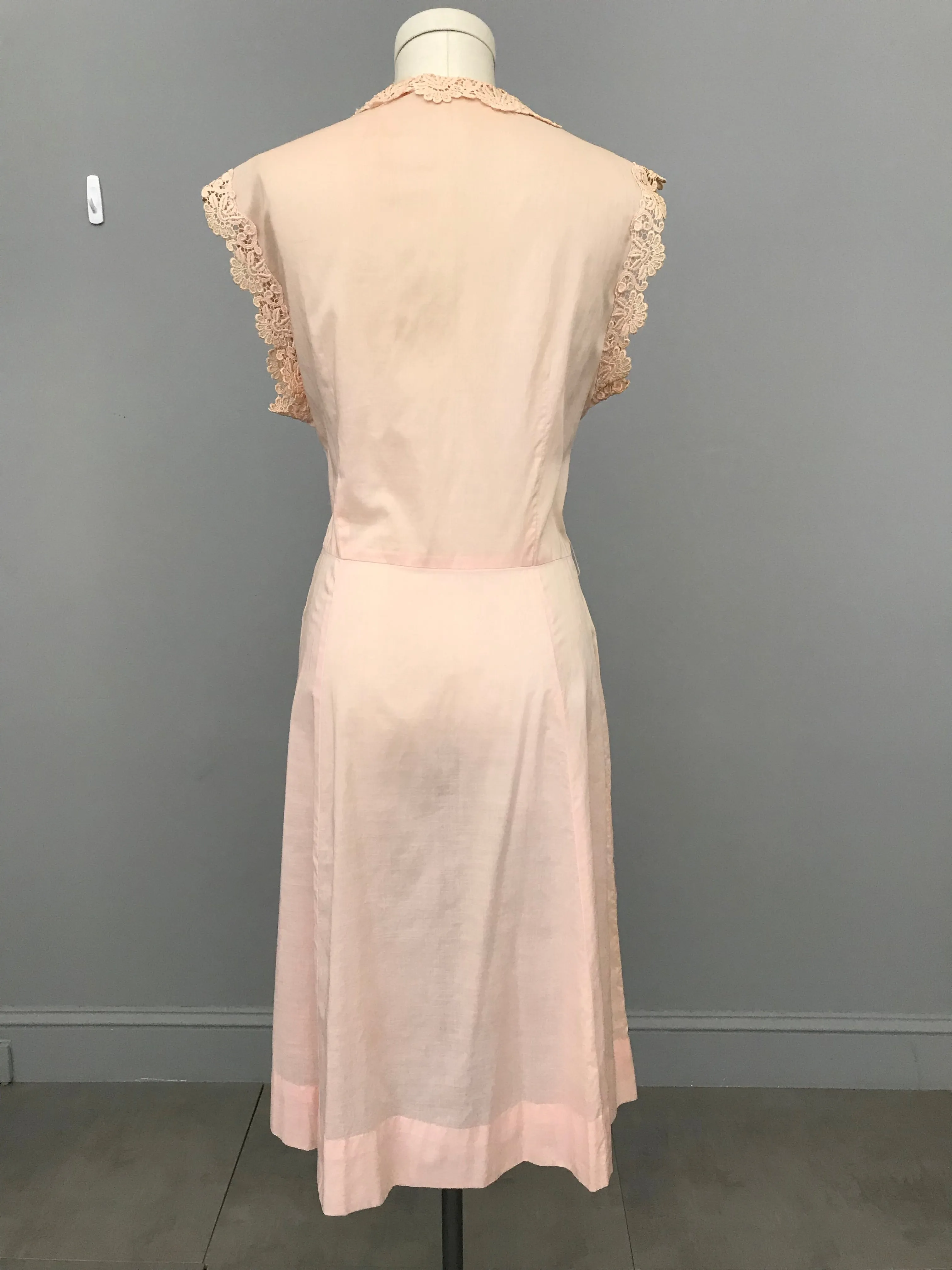 1940s 50s Light Pink Housedress with Crochet detail | 40s Dress | Size L