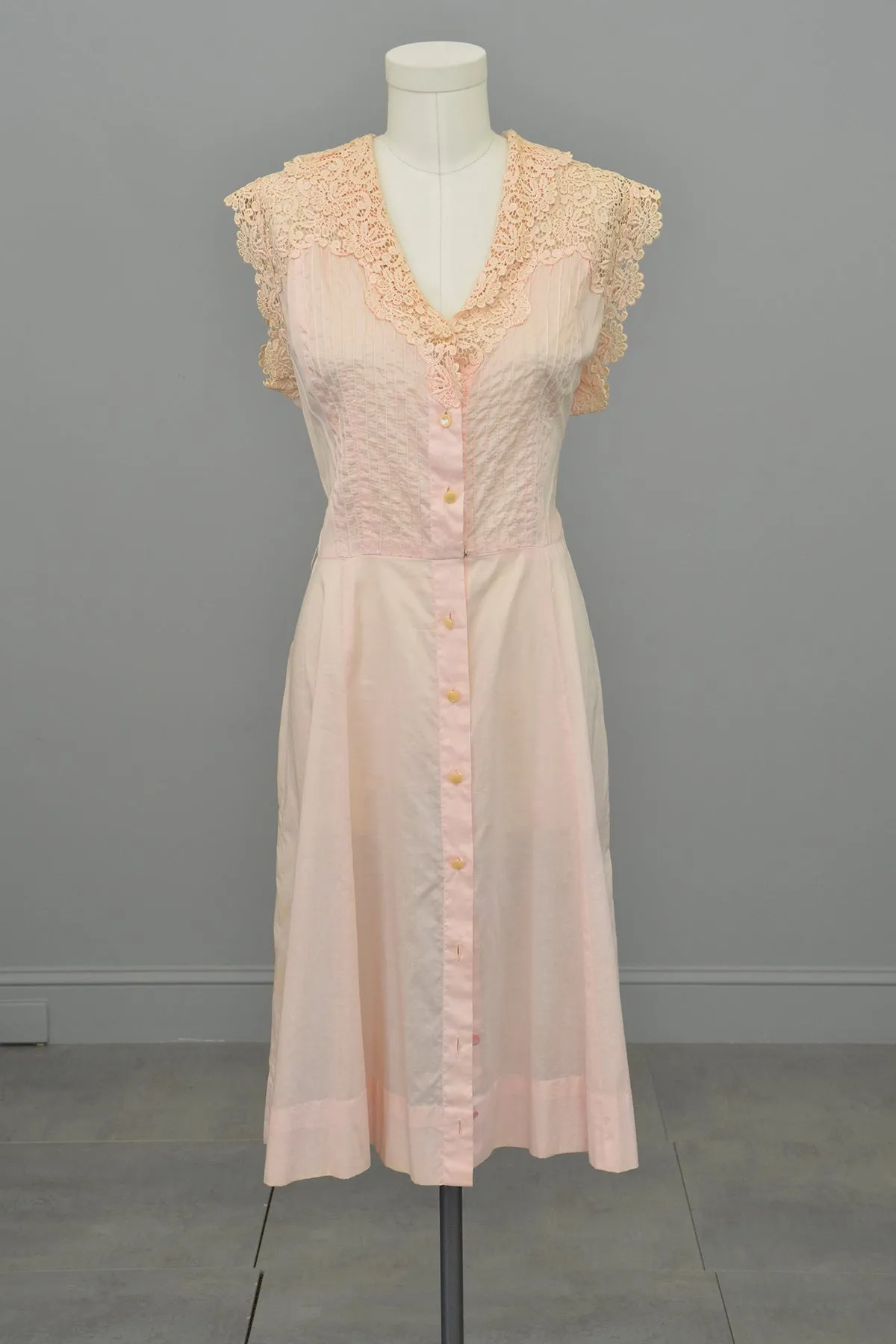 1940s 50s Light Pink Housedress with Crochet detail | 40s Dress | Size L