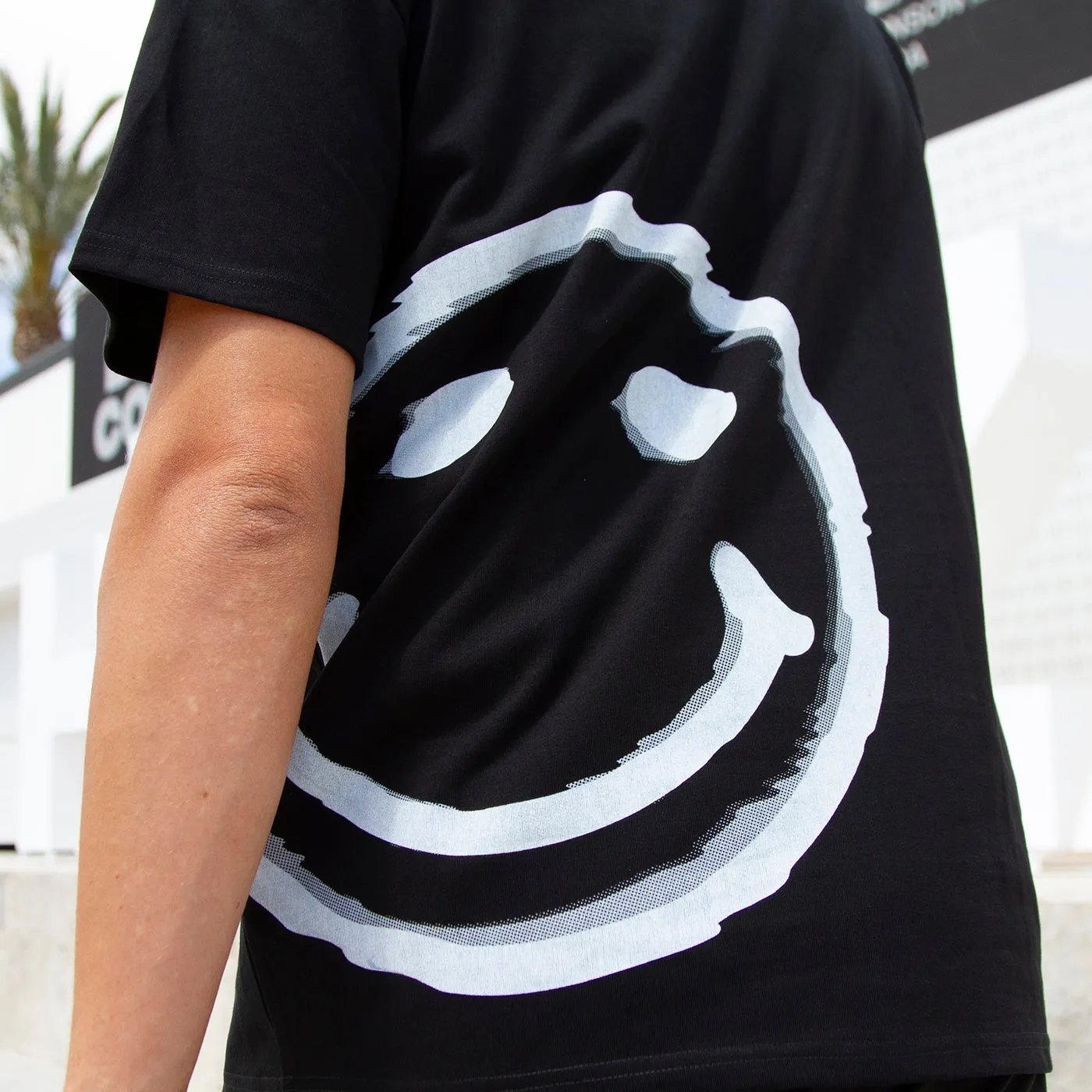 Side Smiley Flash - Tshirt - Black